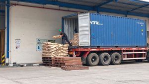 Kegiatan Trucking cont