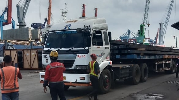 Kegiatan Pemuatan St. Billet PT. KPSS di Kade 201 dari Kapal MV. Yin Xue 25 10 24 09 14 54 679