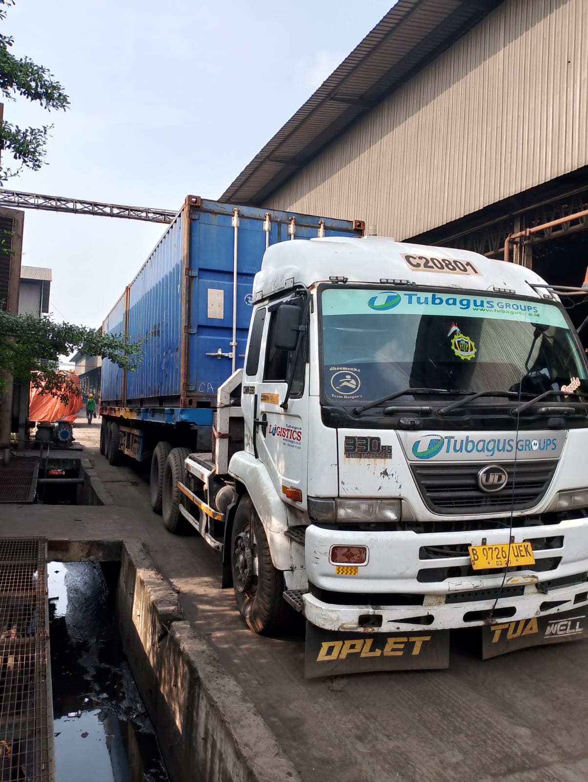 Kegiatan Pengiriman Container 2x20 feet cont 2025 10 21 at 07.53.10