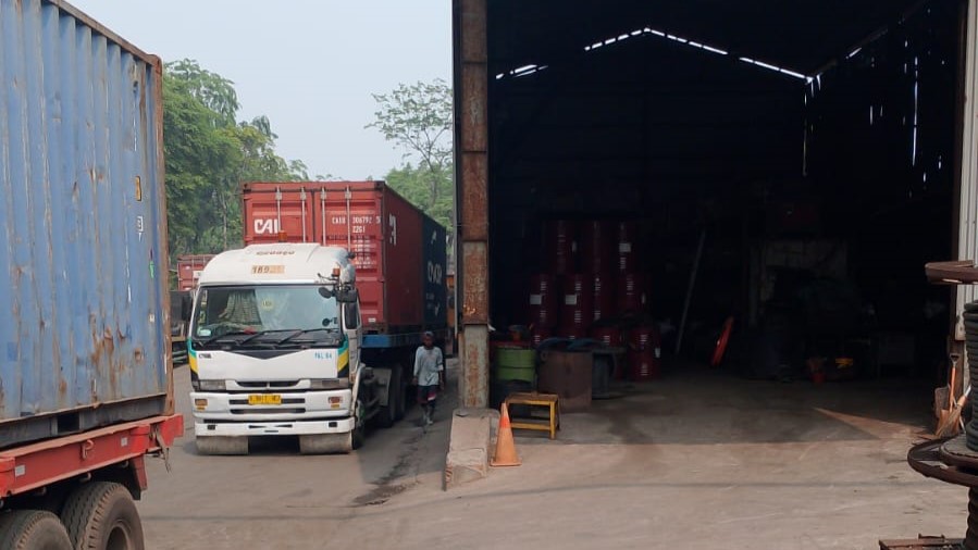 Kegiatan Pengiriman Container 2x20 feet cont 2025 10 21 at 13.44.08