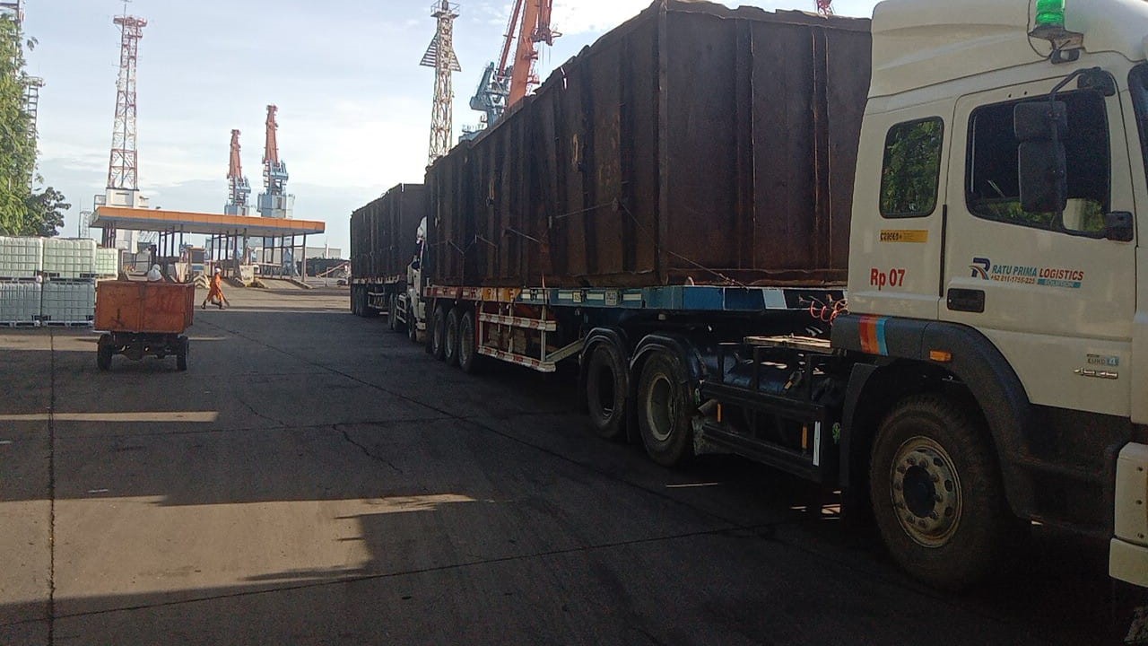 Kegiatan Muatan Scrap PT. JCAS dari Kapal MV. Tong Yun scraps 2025 10 26 at 07.03.22