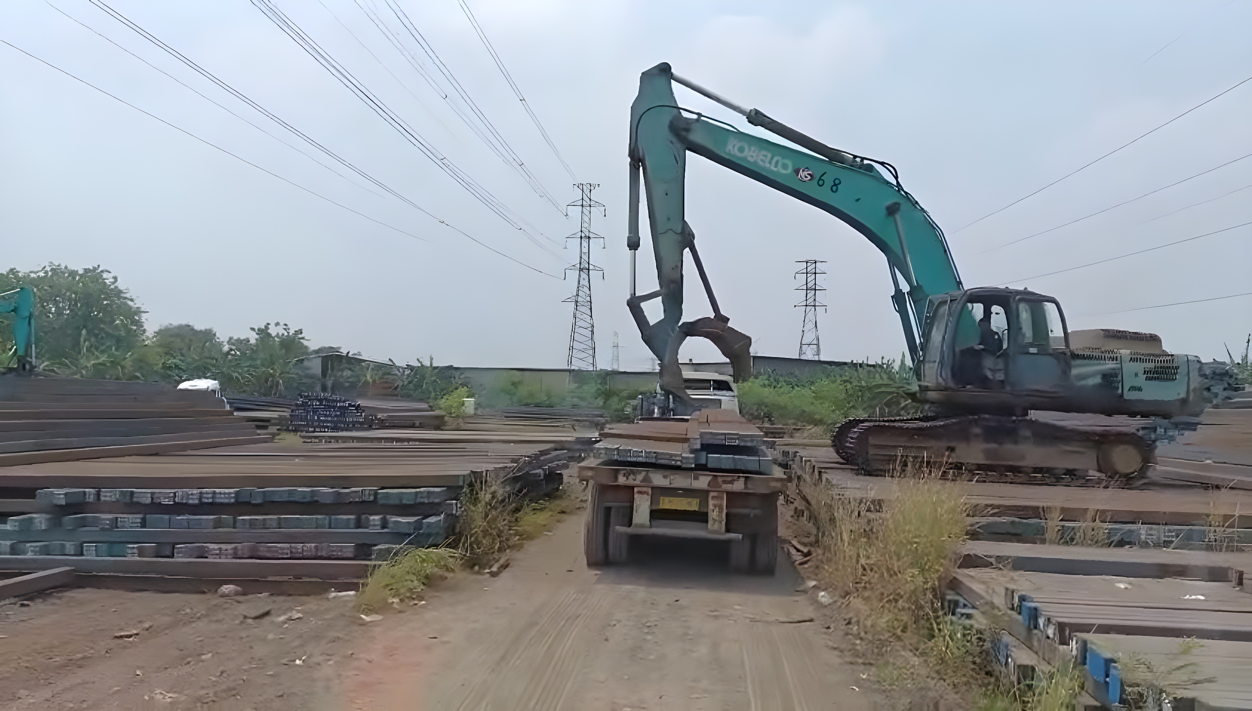 Kegiatan Muatan Billet: Tengah Proses Pembongkaran billet