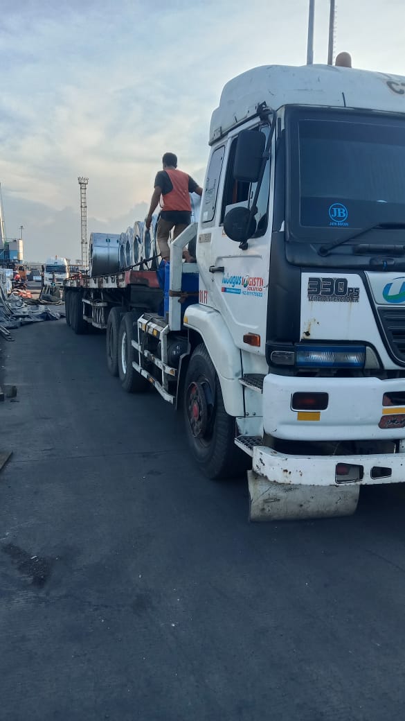 Kegiatan Pengangkutan Steel Coil dari MV. COSMOS di Kade 202 Menuju Balaraja coil mv. cosmos (4)