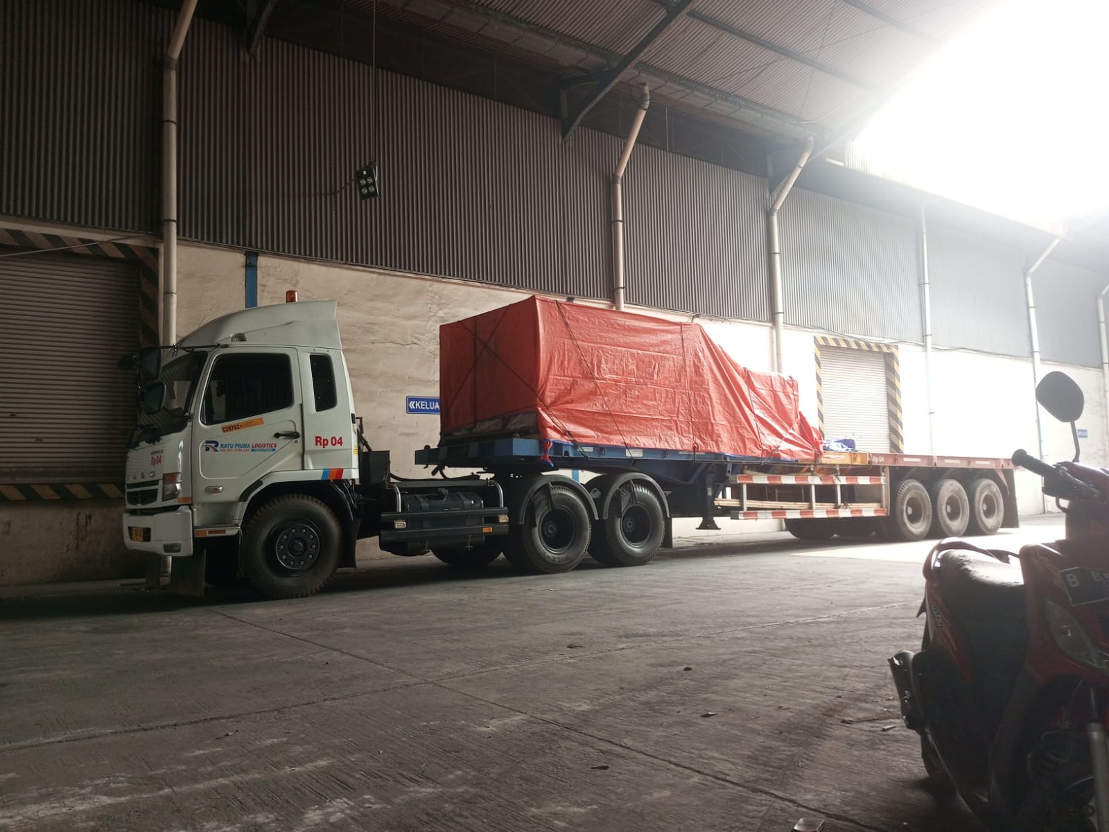 Kegiatan Muat Paletan di Gudang MSA Cakung Menuju Pondok Ungu palet