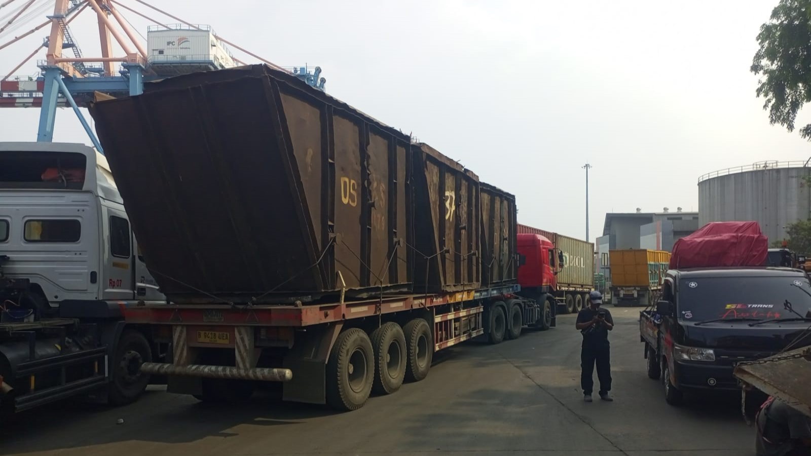 Kegiatan Pengangkutan Scraps Menuju Voda Master Steel scraps