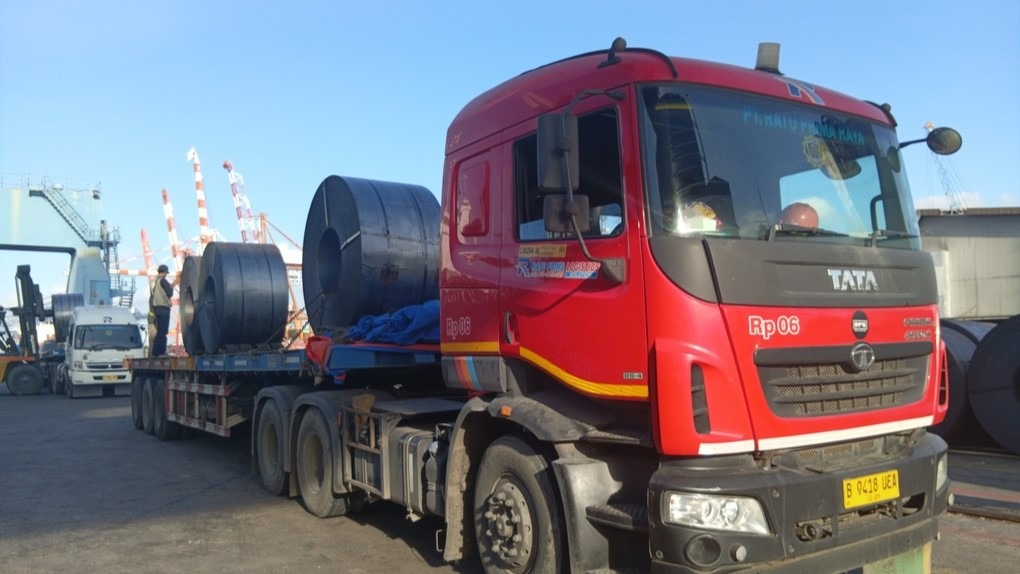 Kegiatan Pemuatan Steel Coil PT. AMNS 20260424 161325
