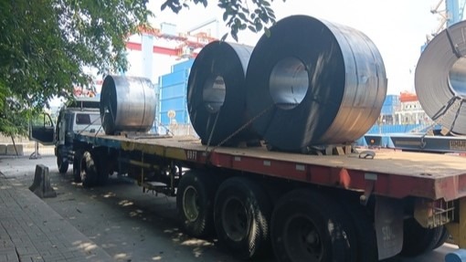 Kegiatan Pemuatan Steel Coil PT. AMNS 20260425 105308