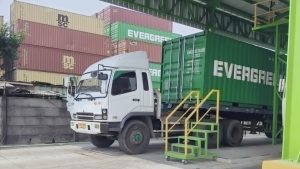 Kegiatan Trucking container voda (1)